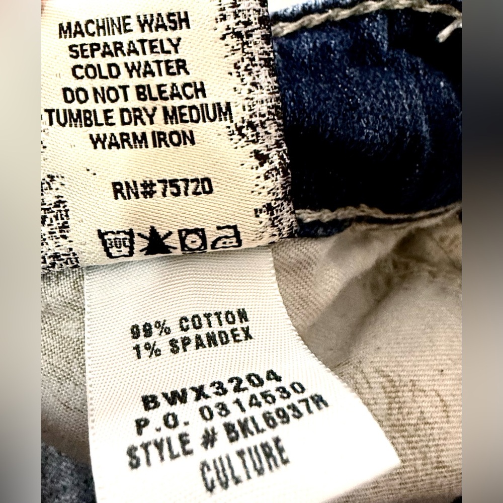 BKE Culture Boot Cut Low Rise Jeans With Stretch And Contrast Stitching Size 28 - Picture 16 of 16